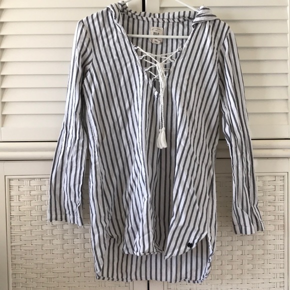 Billabong Tops - Billabong b&w hooded long sleeve shirt medium